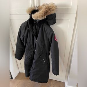 Canada Goose Woman’s parka. Color black. Size XS